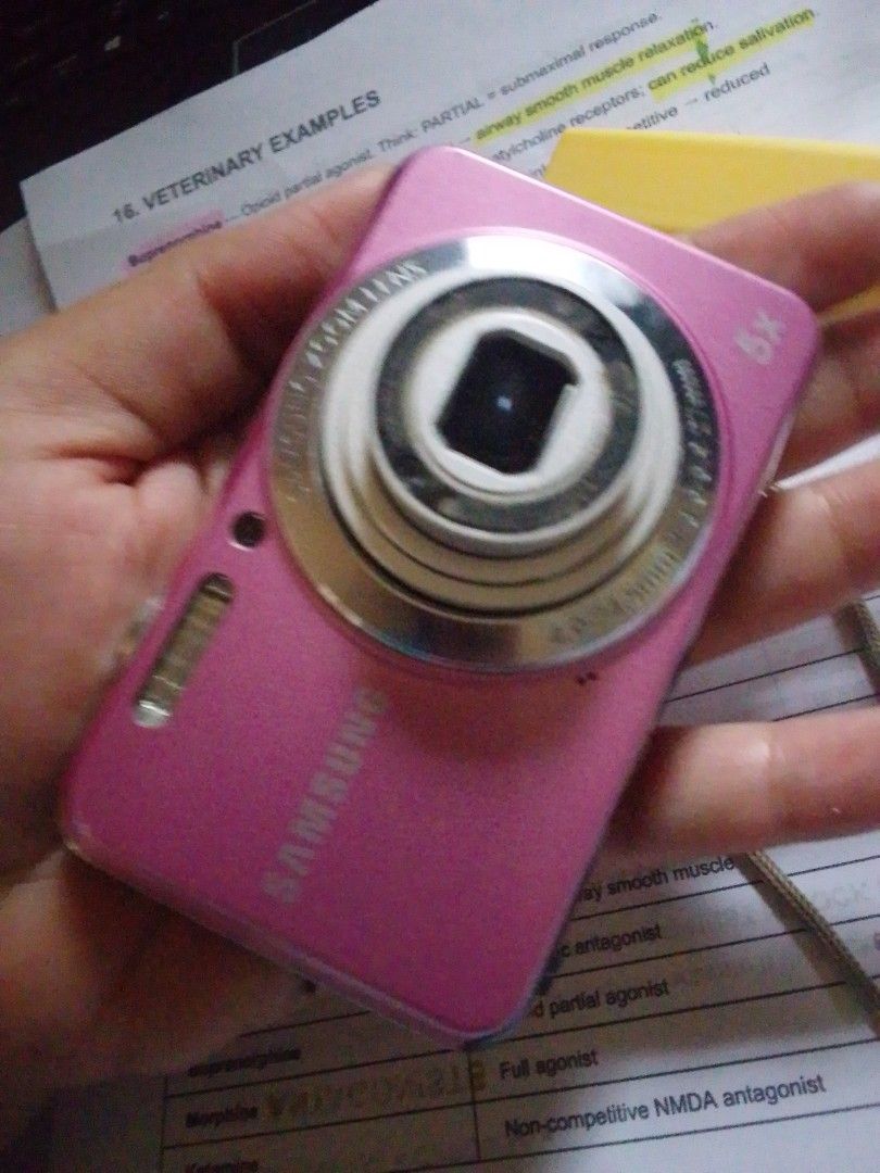 Samsung pink es80 (Category: Cameras) located in Cebu City. Submitted by cosmicbear.60dc5e (Listing ID 1466615151, Image 2). Description: Issue: Display sa screen " Zoom didn't operate normally" , ibang buttons Hindi na gana , walang mga screws. *Negotiable if sure buyer.