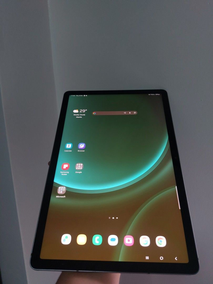 Samsung Tab S9 FE 5G (Category: Android) located in Manila. Submitted by nicolednms (Listing ID 1466589943, Image 2). Description: No defects or any dents, only used once or twice. RFS - I decided to buy a laptop instead of using tablet. Negotiable. PM me for the specifications. Inclusions are: Case and S-Pen..