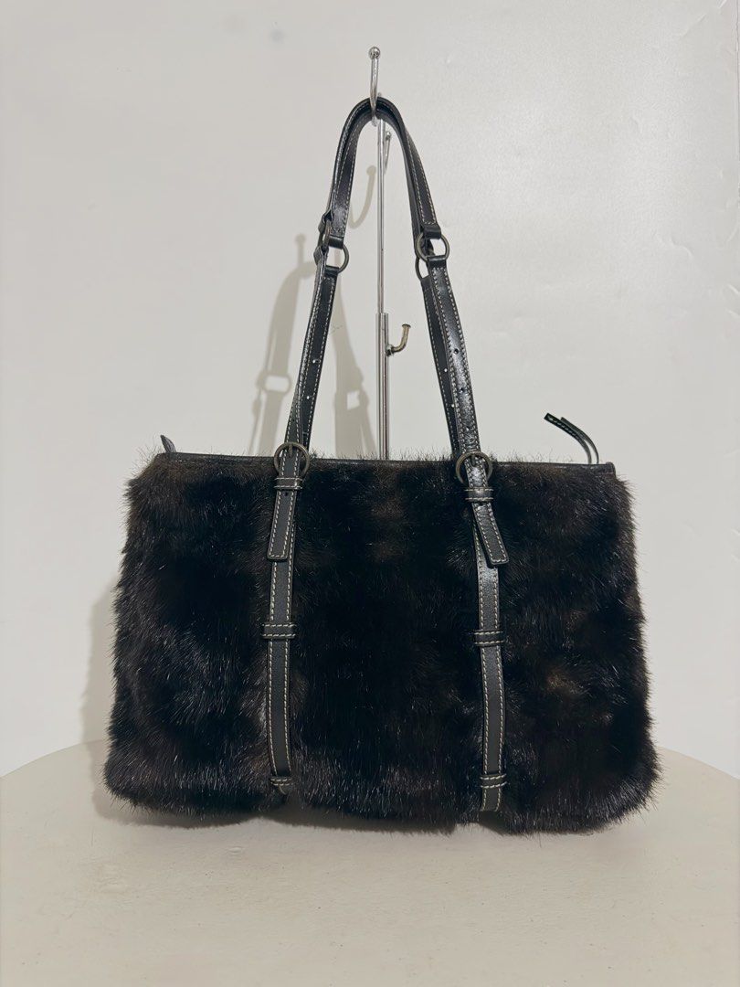 Sazaby Furry Bag (Category: Shoulder Bags) located in Caloocan City. Submitted by coachiqueclosetbysuei_2ndacct (Listing ID 1466634349, Image 1). Description: 💫 Sazaby Furry Bag 💫 𝐒𝐨𝐮𝐫𝐜𝐞: Japan🇯🇵 💫 𝐈𝐬𝐬𝐮𝐞: None 💫 𝐂𝐨𝐧𝐝𝐢𝐭𝐢𝐨𝐧: 10/10 Excellent Condition 💫 𝐎𝐭𝐡𝐞𝐫𝐬: With Zipper Lock, Size Medium, Can fit MacBook Air 💫 The color may vary due to lighting 💫 What you see is what you get ——————𝓜𝓾𝓼𝓽 𝓡𝓮𝓪𝓭!——————— 📍 𝐋