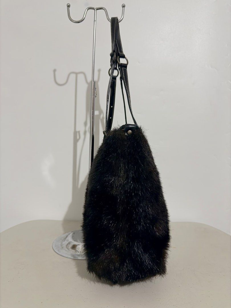 Sazaby Furry Bag (Category: Shoulder Bags) located in Caloocan City. Submitted by coachiqueclosetbysuei_2ndacct (Listing ID 1466634349, Image 3). Description: 💫 Sazaby Furry Bag 💫 𝐒𝐨𝐮𝐫𝐜𝐞: Japan🇯🇵 💫 𝐈𝐬𝐬𝐮𝐞: None 💫 𝐂𝐨𝐧𝐝𝐢𝐭𝐢𝐨𝐧: 10/10 Excellent Condition 💫 𝐎𝐭𝐡𝐞𝐫𝐬: With Zipper Lock, Size Medium, Can fit MacBook Air 💫 The color may vary due to lighting 💫 What you see is what you get ——————𝓜𝓾𝓼𝓽 𝓡𝓮𝓪𝓭!——————— 📍 𝐋