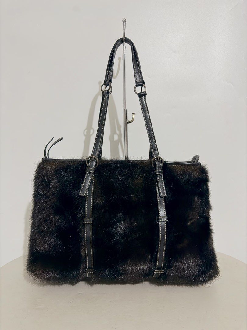 Sazaby Furry Bag (Category: Shoulder Bags) located in Caloocan City. Submitted by coachiqueclosetbysuei_2ndacct (Listing ID 1466634349, Image 2). Description: 💫 Sazaby Furry Bag 💫 𝐒𝐨𝐮𝐫𝐜𝐞: Japan🇯🇵 💫 𝐈𝐬𝐬𝐮𝐞: None 💫 𝐂𝐨𝐧𝐝𝐢𝐭𝐢𝐨𝐧: 10/10 Excellent Condition 💫 𝐎𝐭𝐡𝐞𝐫𝐬: With Zipper Lock, Size Medium, Can fit MacBook Air 💫 The color may vary due to lighting 💫 What you see is what you get ——————𝓜𝓾𝓼𝓽 𝓡𝓮𝓪𝓭!——————— 📍 𝐋