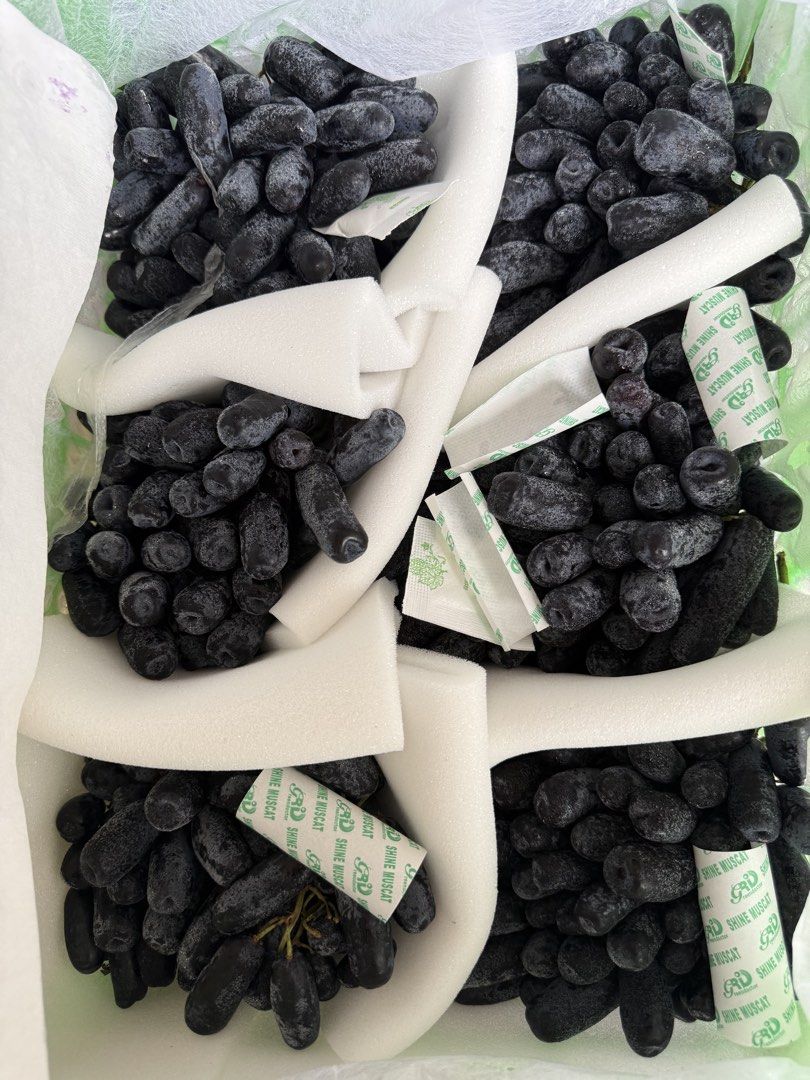 Seedless Sapphire Grapes (1 crate, 5kg) (Category: Fresh Produce) located in Paranaque City. Submitted by hellowooorld (Listing ID 1466769871, Image 1). Description: .