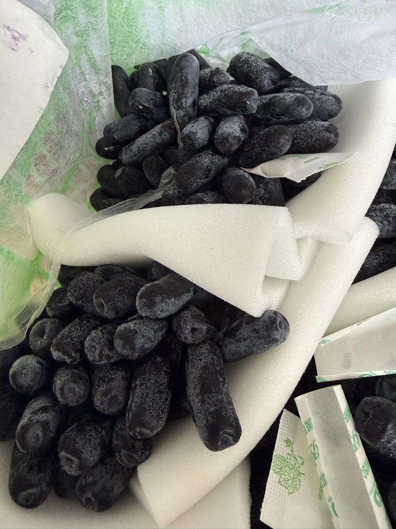 Seedless Sapphire Grapes (1 crate, 5kg) (Category: Fresh Produce) located in Paranaque City. Submitted by hellowooorld (Listing ID 1466769871, Image 3). Description: .
