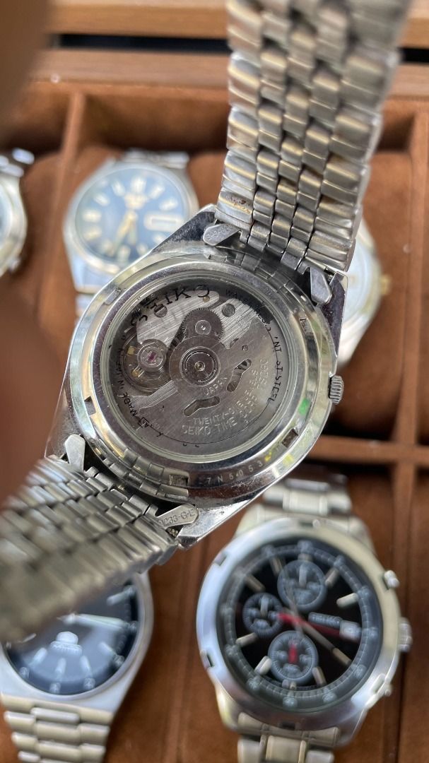 Seiko 5 Blue Dial (Category: Luxury Watches) located in Urdaneta. Submitted by aeonix2024 (Listing ID 1466734471, Image 3). Description: 📌 Details & Specs: • 37mm • Automatic Movement • Stainless Steel Bracelet • Date Function • Japan Made ✨ Condition: ✅9.5/10 ✅ Good working condition ✅ Ready to wear 📦 Shipping: J&T / LBC (COD or COP) available 📍 Location: Pangasinan ⚠️ Disclaimer: Pre-owned watch. Expect minor signs of usage. 📩 *DM if intere