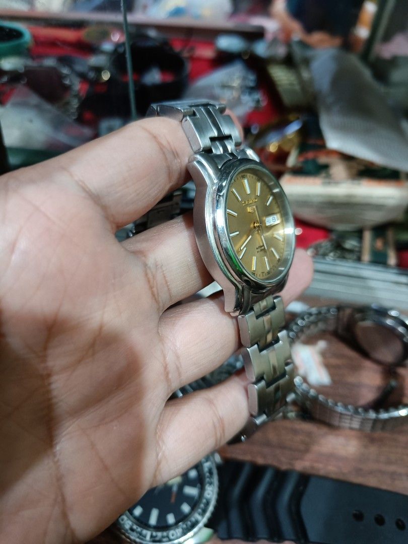 Seiko 5 Champagne gold dial (Category: Men's Watches) located in Taguig. Submitted by ashicollection (Listing ID 1466703385, Image 2). Description: Please read! For sure buyer only! NO COD/COP No reservation The items will be sold to the first payer w/o prior notice. Verbal reservations are not acceptable. Note: All items are vintage. Please manage your expectations accordingly. G cash payment. Shipping via Lalamove Metro Manila. For province: J 