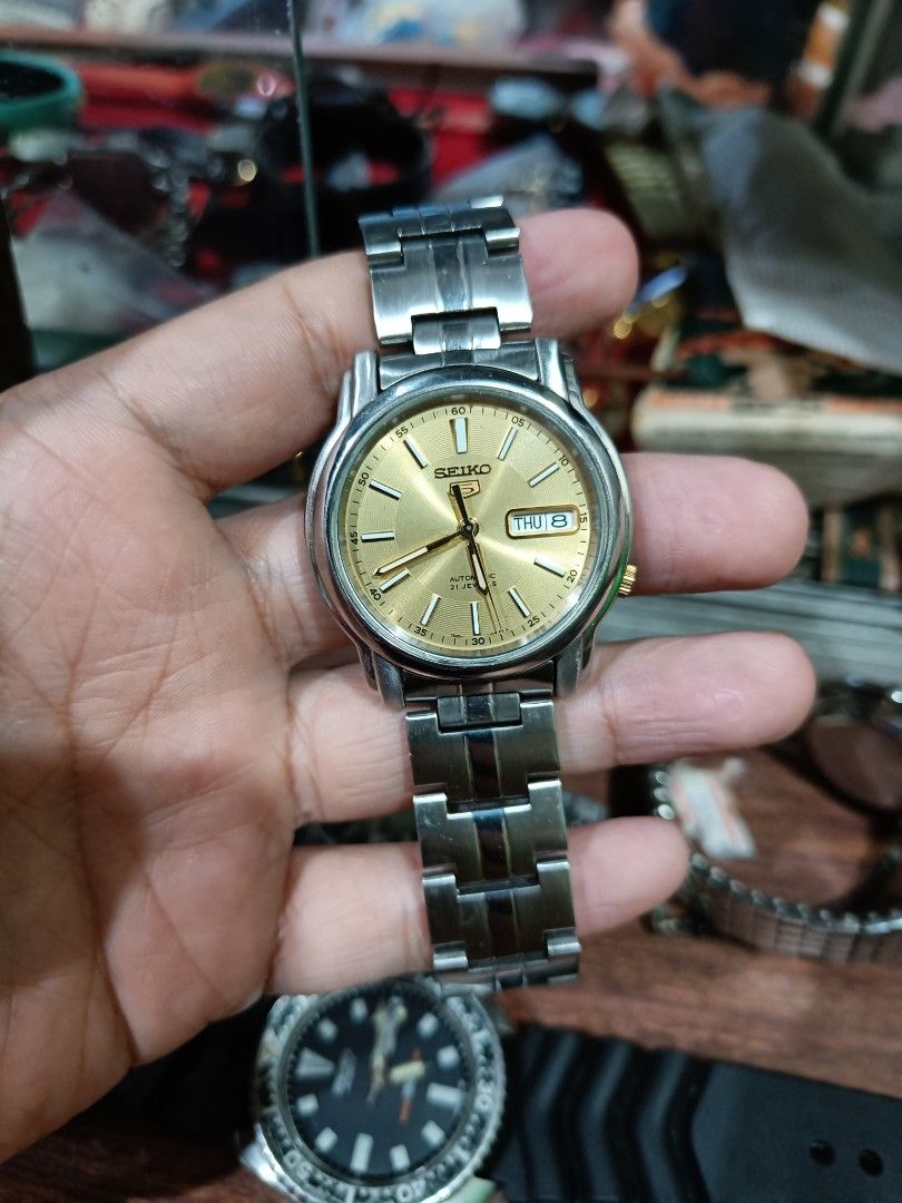 Seiko 5 Champagne gold dial (Category: Men's Watches) located in Taguig. Submitted by ashicollection (Listing ID 1466703385, Image 1). Description: Please read! For sure buyer only! NO COD/COP No reservation The items will be sold to the first payer w/o prior notice. Verbal reservations are not acceptable. Note: All items are vintage. Please manage your expectations accordingly. G cash payment. Shipping via Lalamove Metro Manila. For province: J 