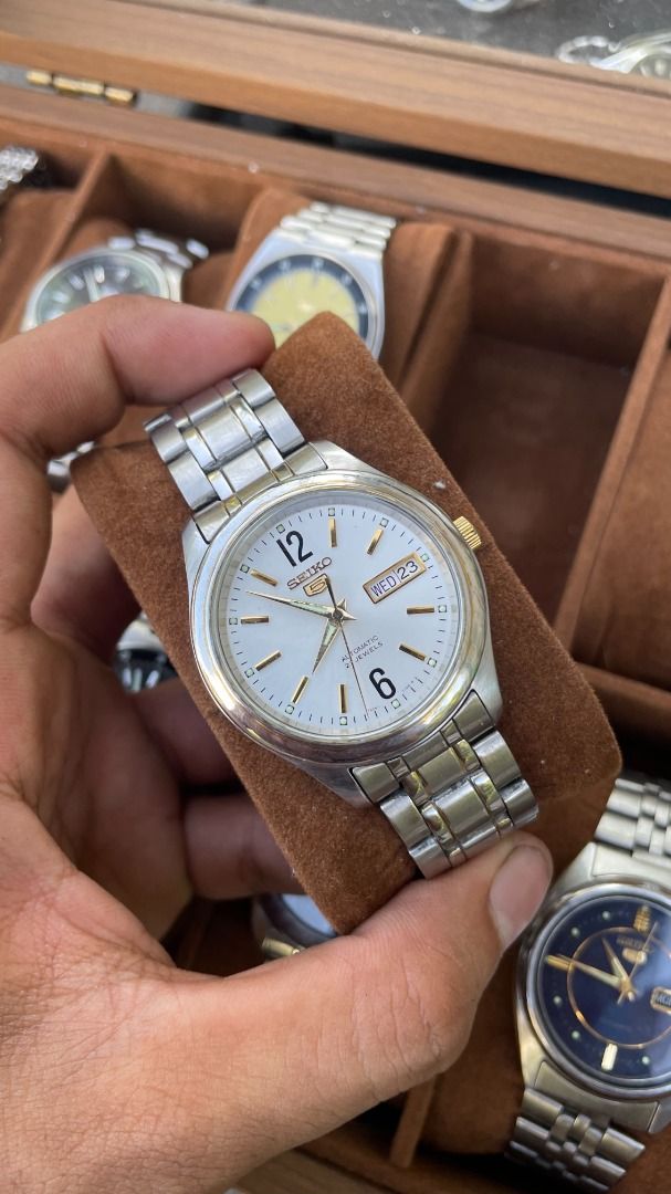 SEIKO 5 WHITE DIAL (Category: Luxury Watches) located in Urdaneta. Submitted by aeonix2024 (Listing ID 1466735012, Image 1). Description: SEIKO 5 WHITE DIAL 🏷️ Price: ₱3,500 (Negotiable for sure buyer) 📌 Details & Specs: ⌚ 37mm | Automatic | Day & Date 🔧 Newly serviced & timegrapher tested 💎 9.5/10, ready to wear 🎁 With replacement Seiko box, paper bag & polish cloth 📦 Shipping: J&T / LBC 📍 Location: Pangasinan ⚠️ Disclaimer: Pre-owned wat