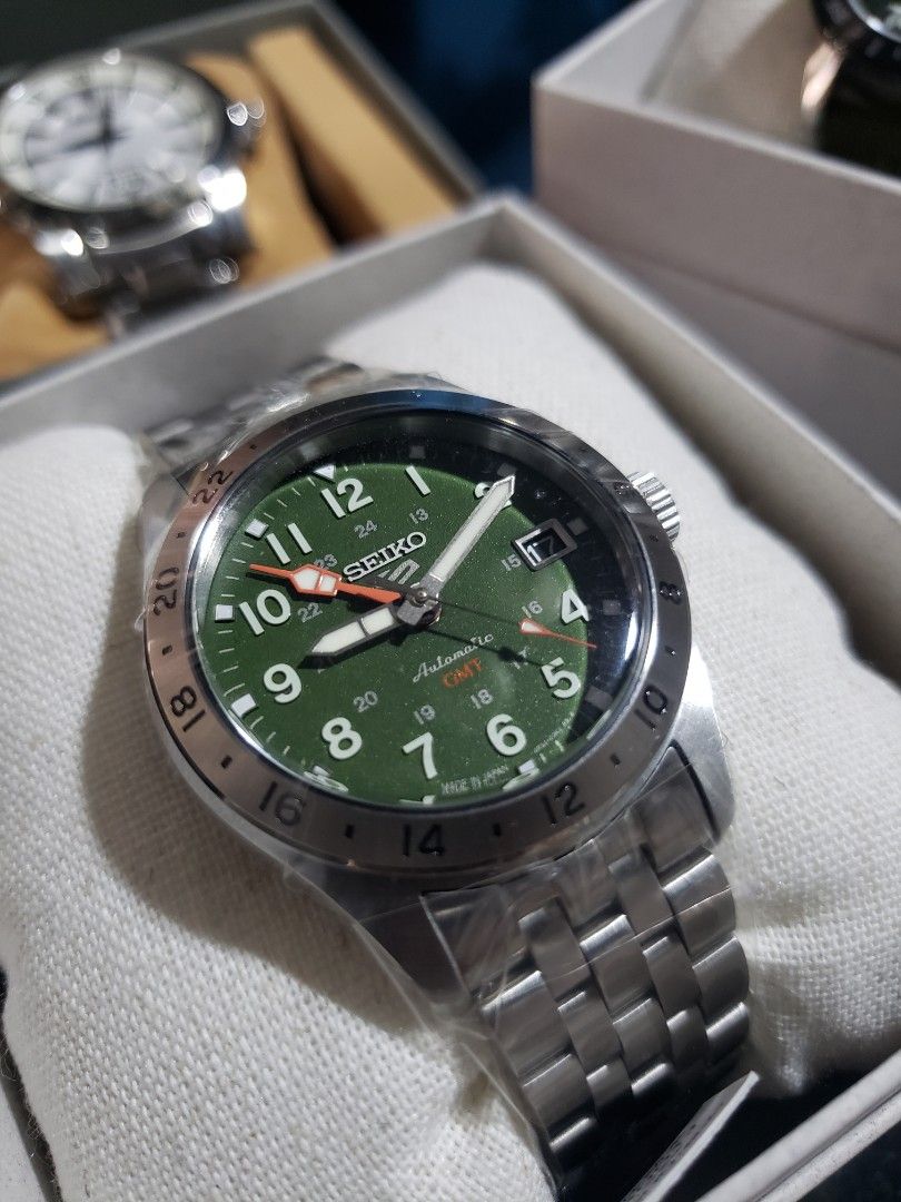 Seiko HDB001J (Category: Men's Watches) located in Manila. Submitted by aziraag (Listing ID 1464846957, Image 3). Description: ***** Japan New Release ***** Seiko 5 Sports Field Series HDB001J ( Brand New!) JDM Unit (Made In Japan)🇯🇵 Mall Price : 30,000 for NON-JDM model My Price : 23,980 Only! Caliber 4R34 Automatic + manual winding 24 JewelsHDB001J Approx. 41 hours Power reserve GMT - 24-hour hand / dual time Case material / Stainless steel C