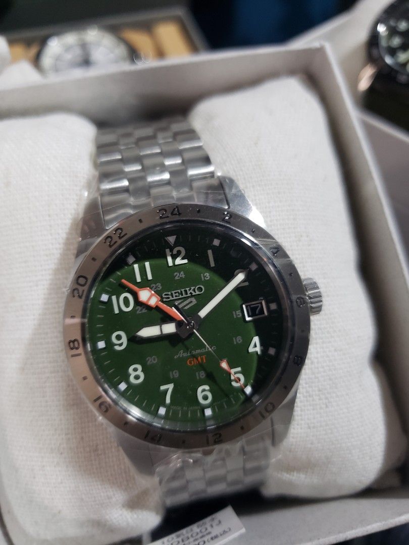 Seiko HDB001J (Category: Men's Watches) located in Manila. Submitted by aziraag (Listing ID 1464846957, Image 1). Description: ***** Japan New Release ***** Seiko 5 Sports Field Series HDB001J ( Brand New!) JDM Unit (Made In Japan)🇯🇵 Mall Price : 30,000 for NON-JDM model My Price : 23,980 Only! Caliber 4R34 Automatic + manual winding 24 JewelsHDB001J Approx. 41 hours Power reserve GMT - 24-hour hand / dual time Case material / Stainless steel C
