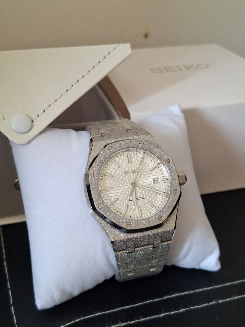SEIKO Mod Ap Royal Oak (Category: Luxury Watches) located in Manila. Submitted by jacobpablorams (Listing ID 1466572063, Image 3). Description: FOR SALE BRANDNEW SEIKO MOD - AP ROYAL OAK ICED OUT WHITE DIAL 🥶🧊💎 • Diameter (41MM) • Case Thickness 13mm • NH35 Automatic Movement • Royal Oak Bracelet • Sapphire Crystal Glass • Water resistant 3 ATM • Iced out 8,499 php only 💎 inclusions box & paper bag Available On Hand✅️💎 Location📍bulakan bula