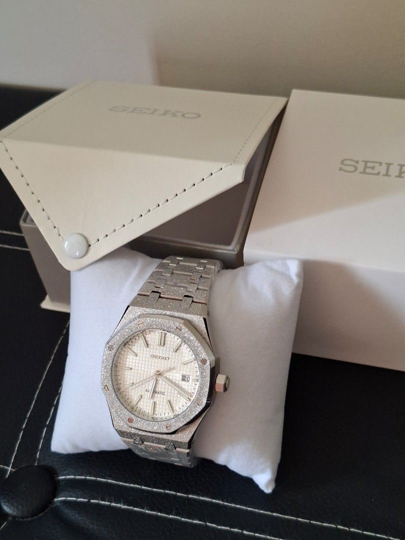 SEIKO Mod Ap Royal Oak (Category: Luxury Watches) located in Manila. Submitted by jacobpablorams (Listing ID 1466572063, Image 2). Description: FOR SALE BRANDNEW SEIKO MOD - AP ROYAL OAK ICED OUT WHITE DIAL 🥶🧊💎 • Diameter (41MM) • Case Thickness 13mm • NH35 Automatic Movement • Royal Oak Bracelet • Sapphire Crystal Glass • Water resistant 3 ATM • Iced out 8,499 php only 💎 inclusions box & paper bag Available On Hand✅️💎 Location📍bulakan bula