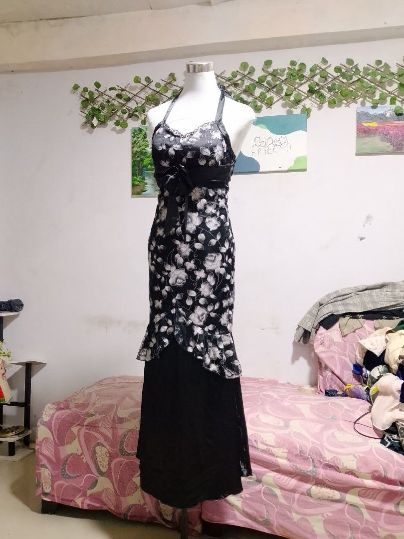 Self tie halter long dress (Category: Dresses) located in Manila. Submitted by ja_libn (Listing ID 1466732468, Image 3). Description: .