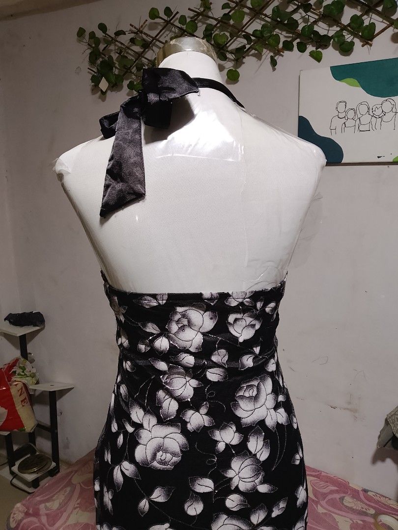 Self tie halter long dress (Category: Dresses) located in Manila. Submitted by ja_libn (Listing ID 1466732468, Image 2). Description: .