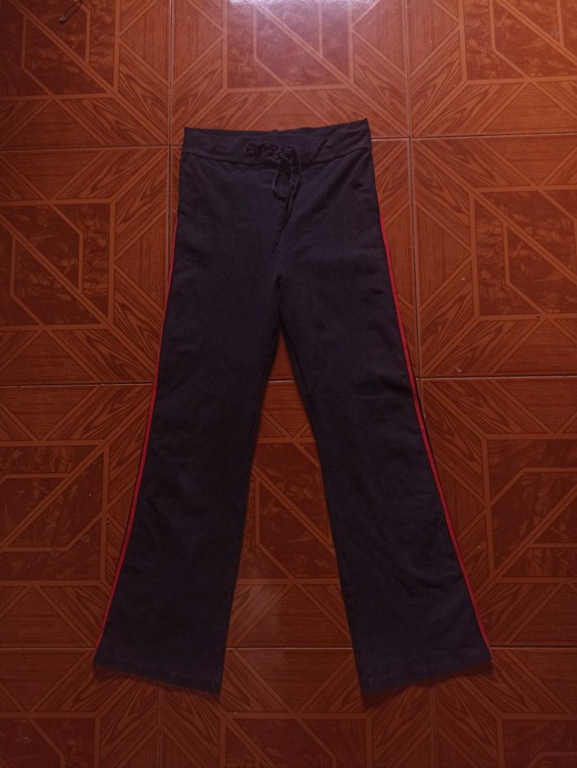 Semi Yoga Flare Pants (Category: Other Bottoms) located in Mandaue City. Submitted by truepenguin.71709f (Listing ID 1466642075, Image 1). Description: .