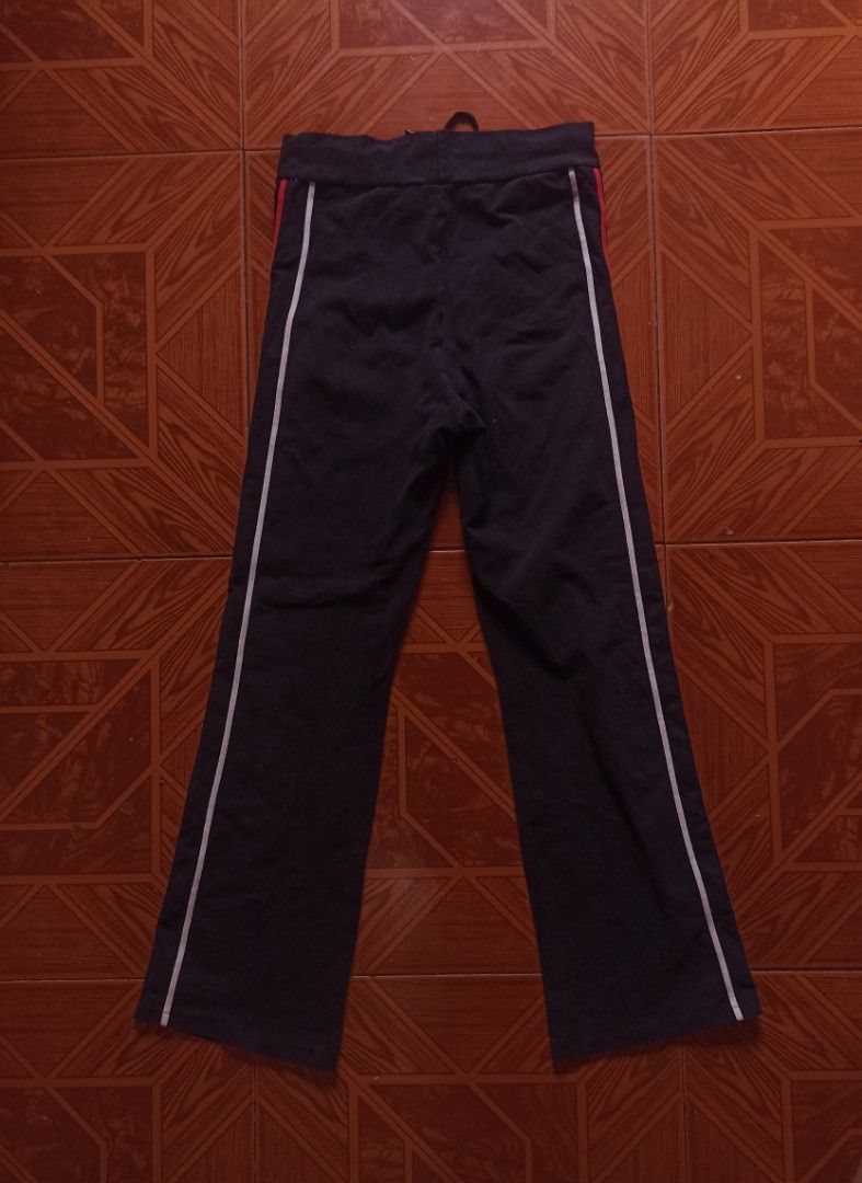 Semi Yoga Flare Pants (Category: Other Bottoms) located in Mandaue City. Submitted by truepenguin.71709f (Listing ID 1466642075, Image 3). Description: .