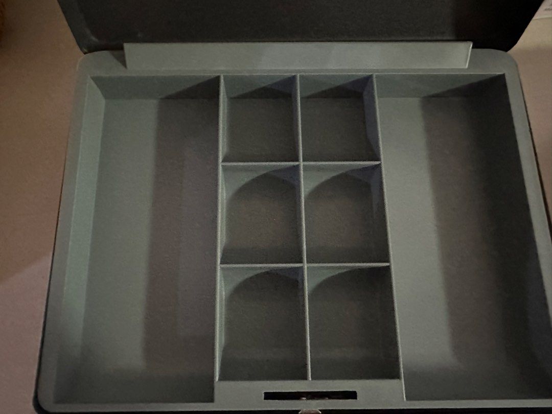 sentrysafe cash box like new (Category: Safety Gates, Locks & Protectors) located in Manila. Submitted by pbum168 (Listing ID 1466074172, Image 2). Description: .
