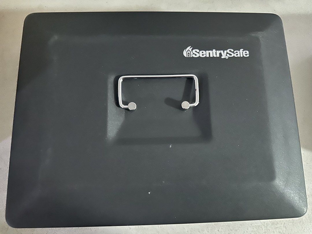 sentrysafe cash box like new (Category: Safety Gates, Locks & Protectors) located in Manila. Submitted by pbum168 (Listing ID 1466074172, Image 1). Description: .