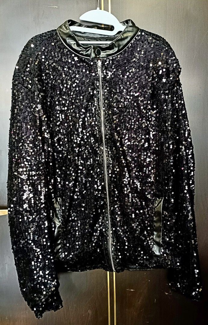 Sequinned Jacket (Category: Coats, Jackets and Outerwear) located in Singapore. Submitted by kristalbeaute (Listing ID 1466641409, Image 1). Description: Can just proceed to pay postage via Caroupay. No self collect Sequinned Jacket With lining Size XXL No other measurements.