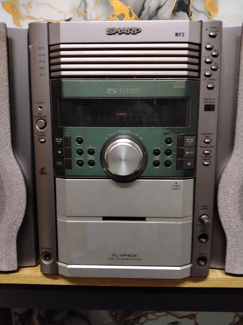 Sharp micro (Category: Soundbars, Speakers & Amplifiers) located in Petaling Jaya. Submitted by zs_official (Listing ID 1466608211, Image 1). Description: sharp micro HiFi CD out tape out radio ok aux ok.