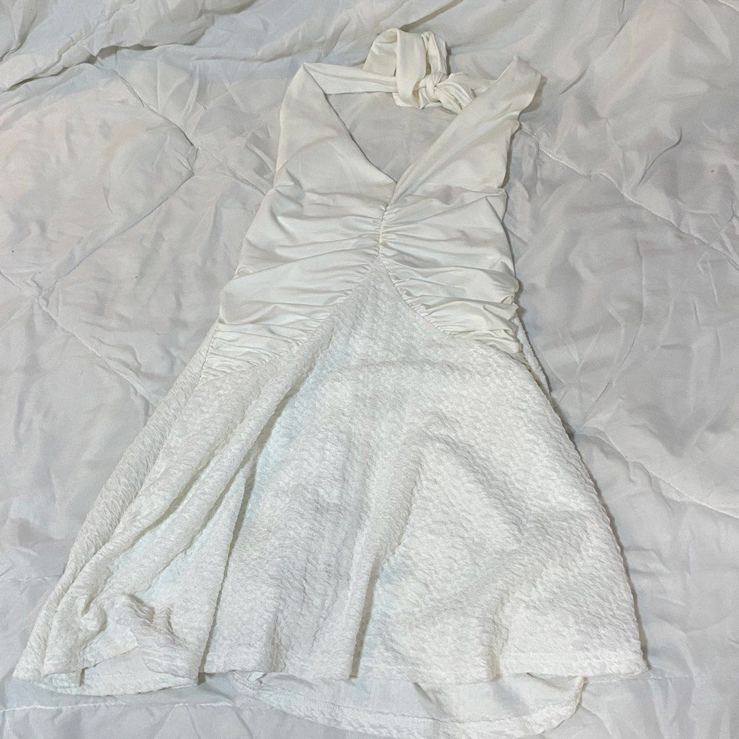 Halter V-neck Open Back White Dress (Category: Dresses) located in Manila. Submitted by sugarcane888 (Listing ID 1466694160, Image 3). Description: ⭐️ SHEIN | Halter V-neck Open Back White Dress 📌 Size S 📌 In good condition.