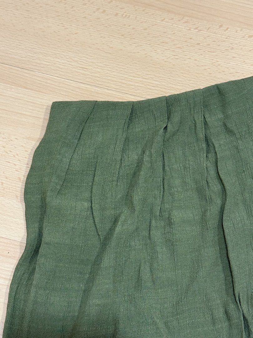 SHEIN Olive Green Overlap Skort (Category: Shorts) located in Muntinlupa City. Submitted by alexisofia (Listing ID 1466767712, Image 3). Description: like new, worn a few times only / excellent condition size: Medium (EU 38 / US 6) Brand SHEIN.