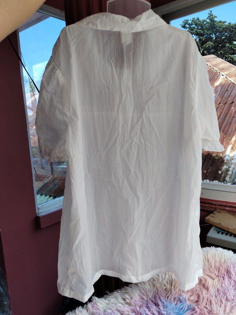 Shein White Collared Blouse (Category: Blouses) located in Siquijor. Submitted by thesummit26 (Listing ID 1466589129, Image 3). Description: Easy to pair with skirts or pants. Never been used. can fit petite small.
