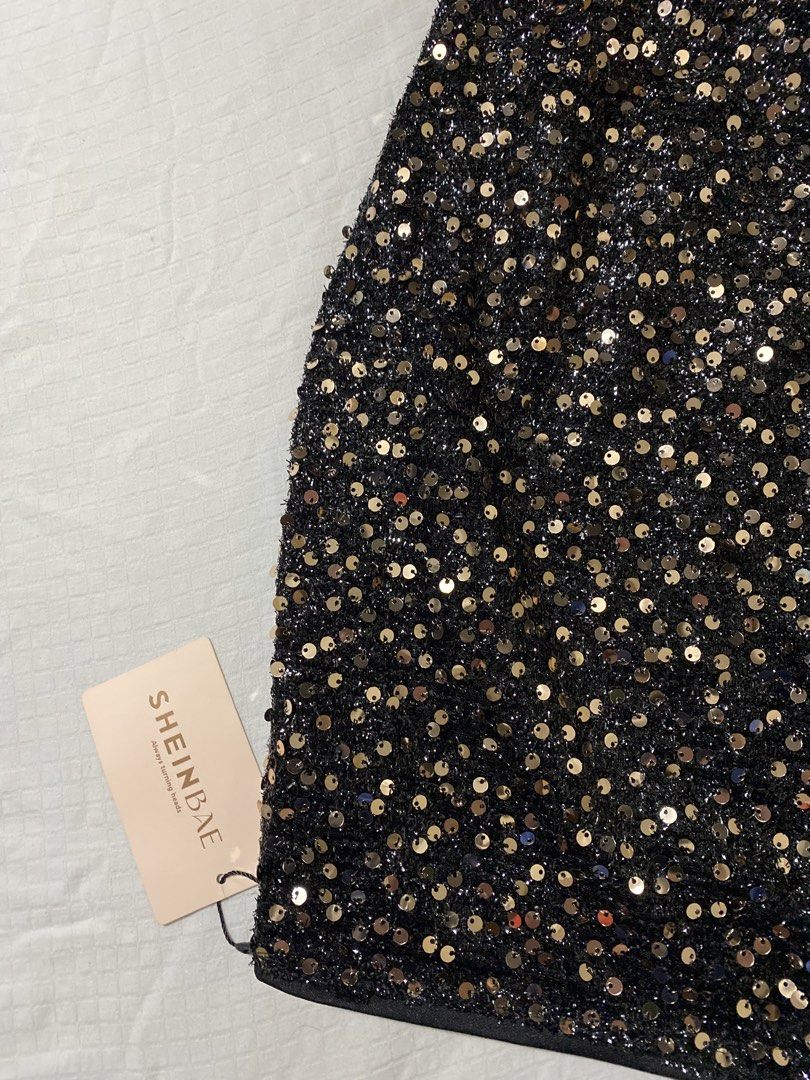 SHEINBAE Black Sequin Mini Skirt (Category: Skirts) located in Quezon City. Submitted by getitrightaway.ph (Listing ID 1466640266, Image 3). Description: - Style: Black sequin mini skirt - Condition: Brand new with tags, never worn - Fit: High-waisted with a hidden side zipper closure - Comfort: Fully lined interior for comfortable wear - Occasion: Perfect for parties, clubs, and night outs.
