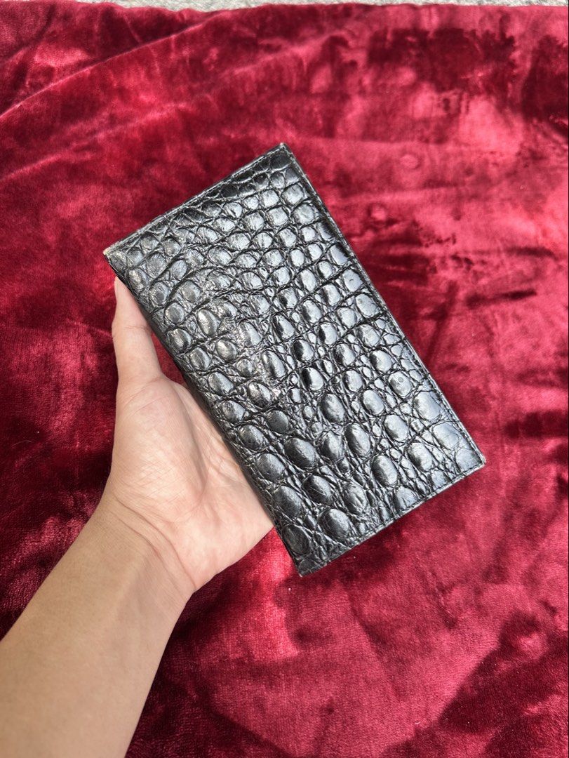 Shiny Niloticus crocodile black wallet. (Category: Wallets & Card Holders) located in Cagayan de Oro. Submitted by kjcartier26 (Listing ID 1466616772, Image 1). Description: Authentic Crocodile Leather. 🇯🇵 - High quality, signs of use only. - Has many card holder, Good for longtime use..
