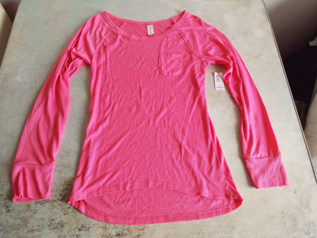 Shirt BNEWTAG (FREE) (Category: Shirts) located in Los Banos. Submitted by mania-62906 (Listing ID 1466619252, Image 1). Description: Free. US Large When buying the two piece swimwear worth 175 php Same brand and color terno..