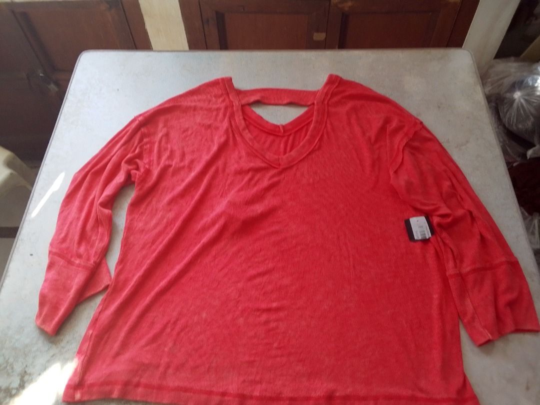 Shirt US BNEWTAG (Category: Shirts) located in Los Banos. Submitted by mania-62906 (Listing ID 1466614273, Image 2). Description: BNEWTAG. US BNEWTAG.