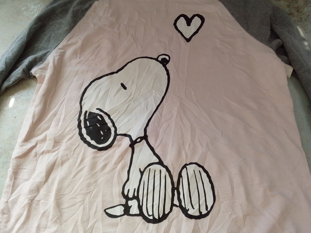 Shirt US BNEWTAG (Snoopy) (Category: Shirts) located in Los Banos. Submitted by mania-62906 (Listing ID 1466613709, Image 2). Description: Authentic. US Medium. ( Minor dirt di ko pa sinusubukan na labahan).