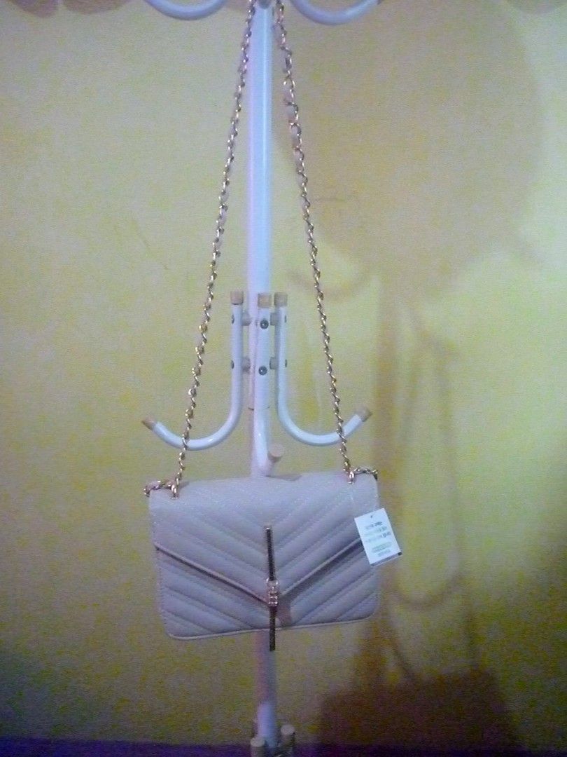 Shoulder Bag (Category: Shoulder Bags) located in Cainta. Submitted by oreo_cat01 (Listing ID 1466710056, Image 1). Description: .
