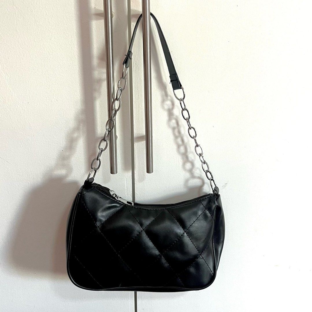 SHOULDER BAGS (Category: Shoulder Bags) located in Manila. Submitted by 3z6lia (Listing ID 1466749655, Image 2). Description: wts lfb ph bags 🏷️150 ea • onhand ready to ship • mod: jnt | mop: mari • luzon based #. wts lfb philippines ph bns bags small kili kili bags shoulder bags.