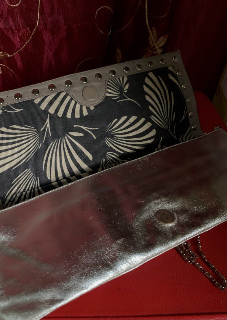 silver metallic structured clutch | ted baker (Category: Clutches) located in Iloilo. Submitted by arcaine._. (Listing ID 1466725875, Image 3). Description: niche clutch! with silver chain.