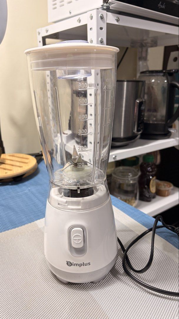 SIMPLUS — BLENDER (Category: Other Kitchenware & Tableware) located in Makati City. Submitted by sophiajoyb (Listing ID 1466614228, Image 1). Description: RFS: decluterring to NO ISSUE (price is negotiable for sure buyer) — no box — like new — 100% working delivery/pick-up: near MRT Magallanes.