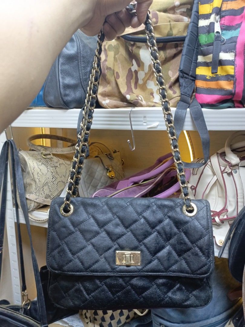 📌SOLD Sisley black quilted shoulder bag with chain strap (Category: Shoulder Bags) located in Manila. Submitted by del_thrifts03 (Listing ID 1466754943, Image 1). Description: - Authentic black quilted shoulder bag from Sisley - Elegant gold-tone chain strap woven with black leather - Secure flap front with a chic twist-lock closure - Signature black fabric lining with Sisley branding - Practical interior zip pocket to keep your essentials organ