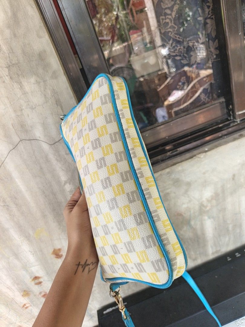 Sisley sling bag (Category: Cross-body Bags) located in Quezon, Isabela. Submitted by ukay-ukaybylyn (Listing ID 1466573999, Image 3). Description: flaws sa loob madumi kita naman sa picture need palinis.