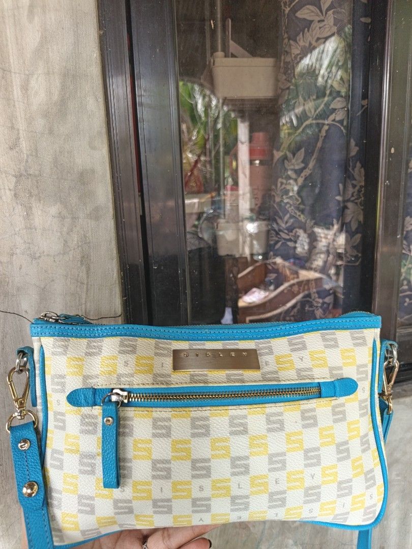 Sisley sling bag (Category: Cross-body Bags) located in Quezon, Isabela. Submitted by ukay-ukaybylyn (Listing ID 1466573999, Image 1). Description: flaws sa loob madumi kita naman sa picture need palinis.