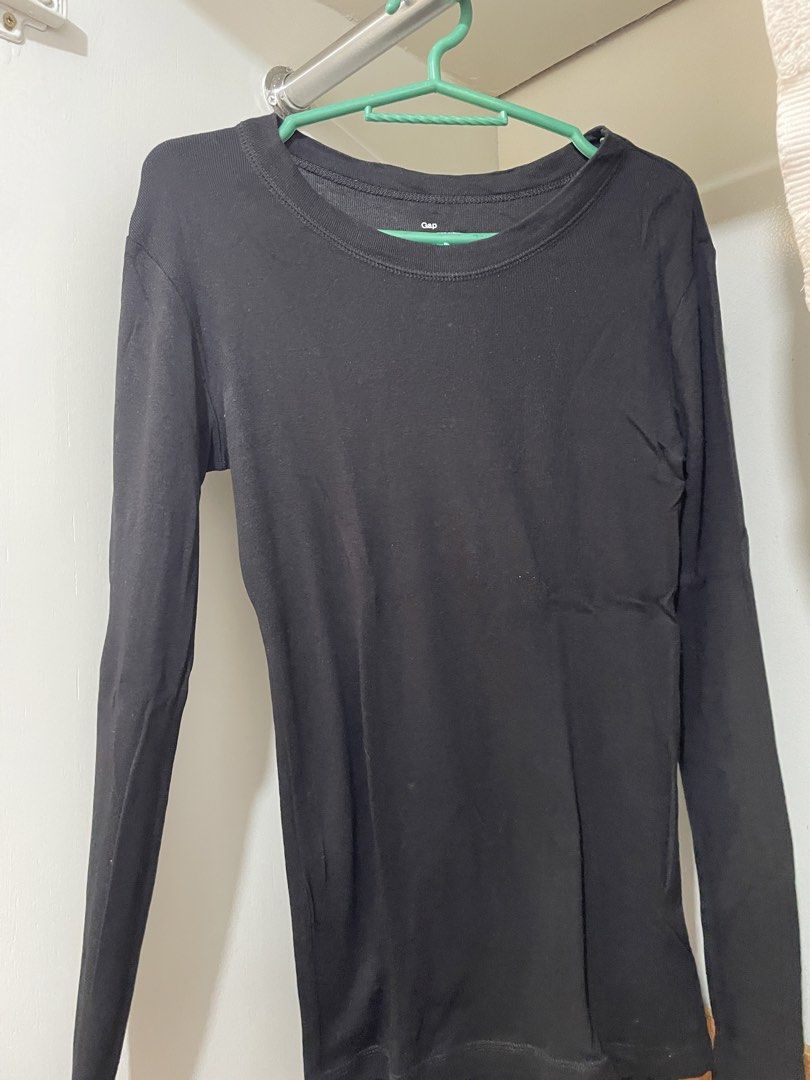 size xs gap longsleeve top (Category: Longsleeves) located in Quezon City. Submitted by leocurations (Listing ID 1466748282, Image 1). Description: .