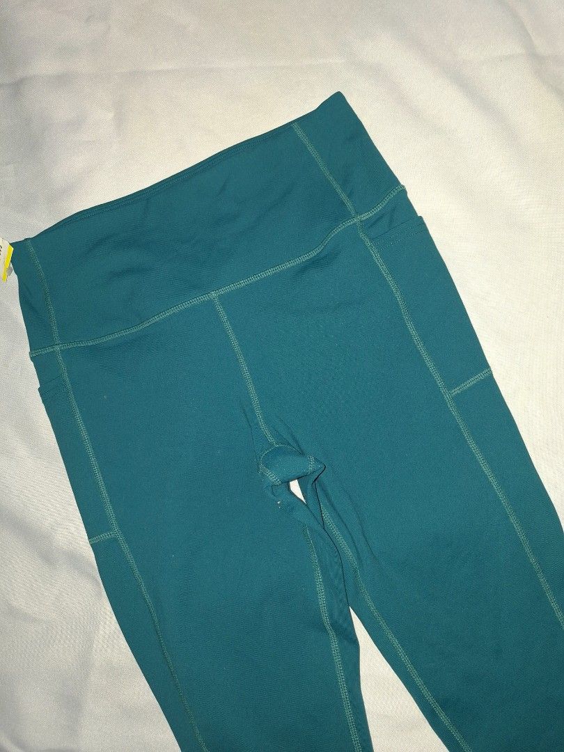 Skechers leggings (Category: Other Bottoms) located in Butuan. Submitted by ziggyzizzla (Listing ID 1466685637, Image 3). Description: ✅️SKECHERS LEGGINGS ✅️ M ✅️LENGTH 34 ✅️AS NEW CONDITION.