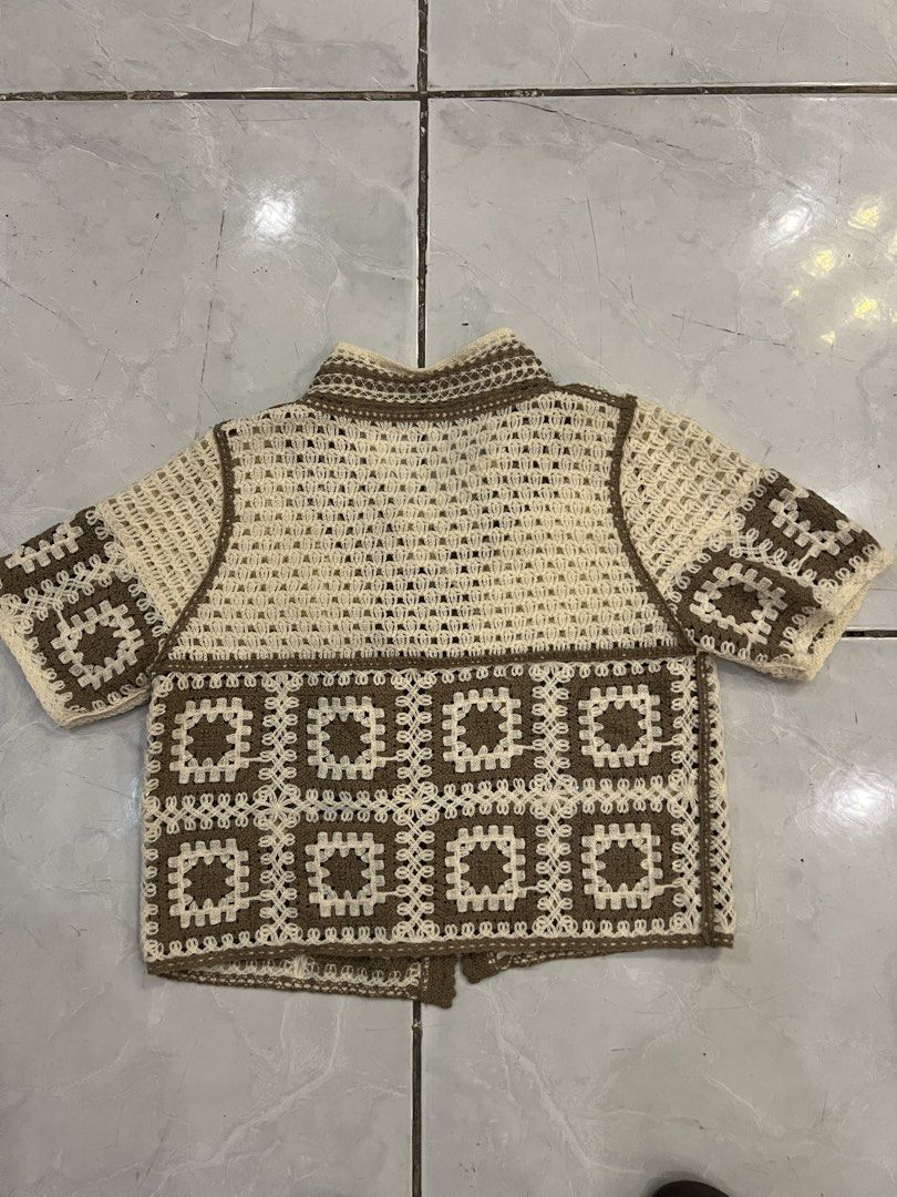 S-M Knitted Blouse (Category: Blouses) located in San Pedro. Submitted by preloved_clothessale (Listing ID 1466701252, Image 2). Description: .