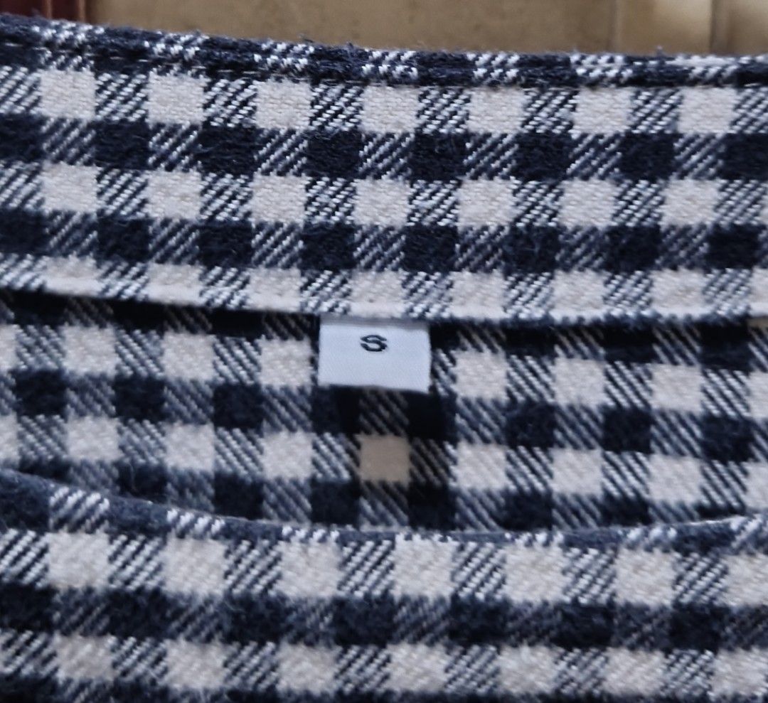 (S-M) Muji Gingham Minimalist Blouse (Category: Blouses) located in Rodriguez. Submitted by ginghamgirlie (Listing ID 1466635737, Image 3). Description: SIZE ON TAG: S BEST FITS: S-M MEASUREMENTS chest: 41 inches length: 24 inches 📌 PLEASE NOTE • Sizing is based on the actual measurements of the garment, not the tagged size. • Pre-owned pieces may differ from the tagged size due to stretching, shrinkage, wear, alterations, or labeling inconsiste