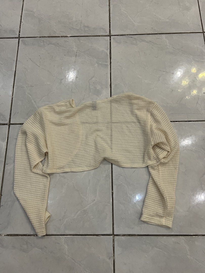 S-M Shein cream cover up (Category: Longsleeves) located in San Pedro. Submitted by preloved_clothessale (Listing ID 1466706049, Image 3). Description: .