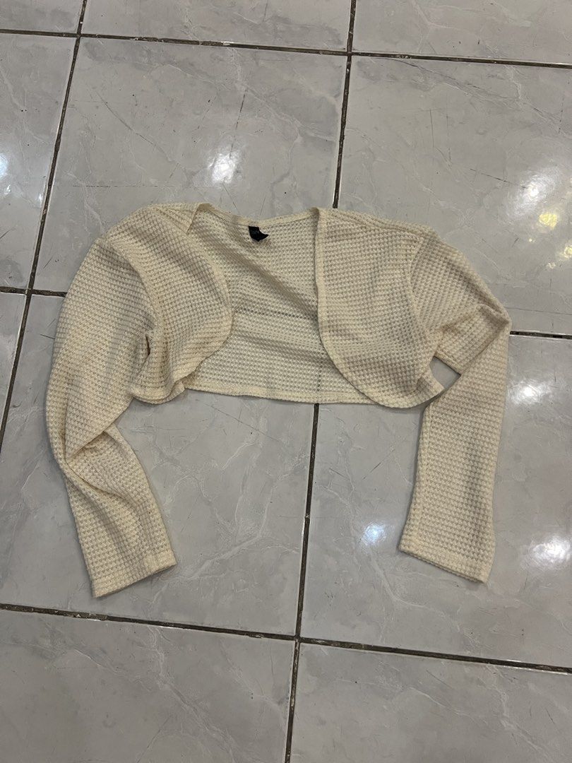 S-M Shein cream cover up (Category: Longsleeves) located in San Pedro. Submitted by preloved_clothessale (Listing ID 1466706049, Image 1). Description: .
