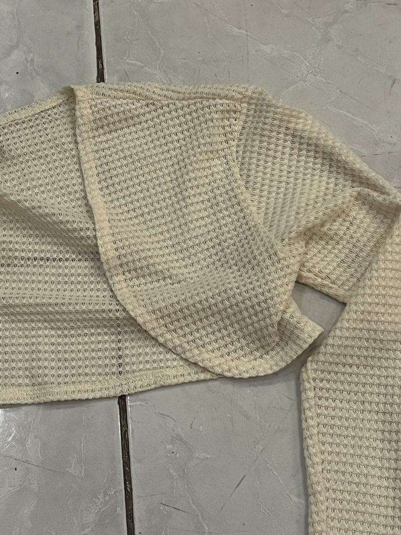 S-M Shein cream cover up (Category: Longsleeves) located in San Pedro. Submitted by preloved_clothessale (Listing ID 1466706049, Image 2). Description: .