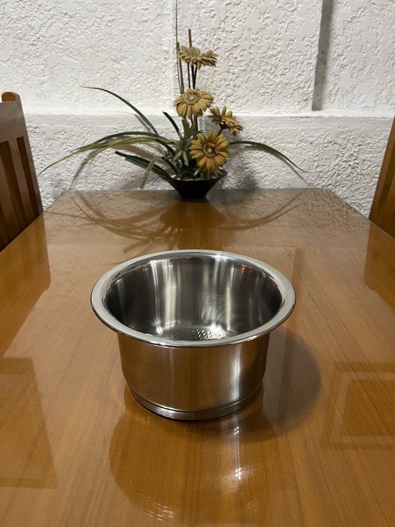 Smaster Stainless Steel Pot 16cm (Category: Cookware & Accessories) located in Quezon City. Submitted by doublelkitchenware (Listing ID 1466659683, Image 1). Description: Smaster Stainless Steel Pot Made in Korea 16x9.5cm Induction / Gas / Electric Makapal and mabigat Brandnew no box Pick up or shipping via lalamove Provincial 🚚j&t Novaliches Qc .