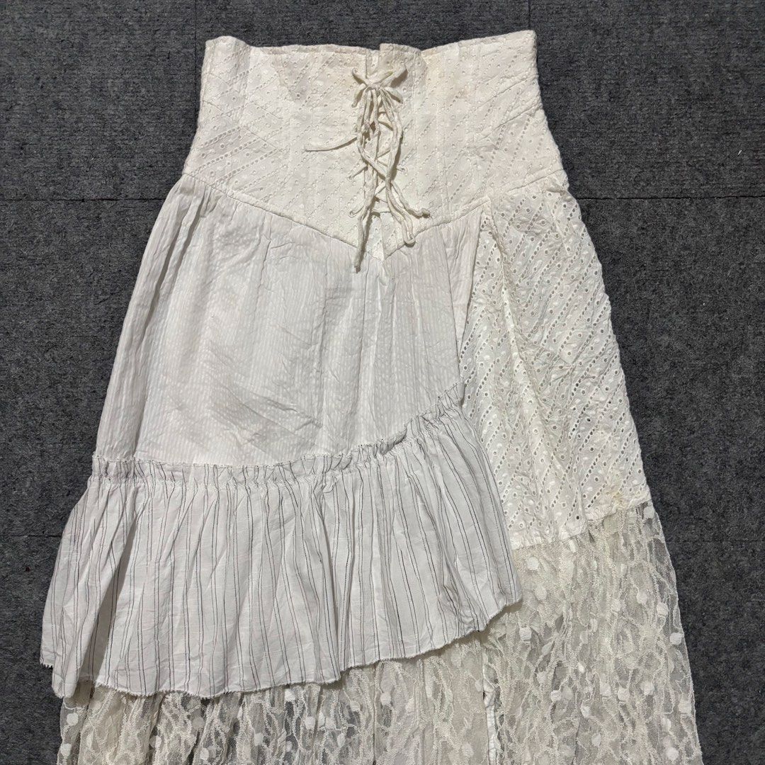 Snidel Ruffled Lace Stitching Long Skirt (Category: Skirts) located in Cavite. Submitted by gemsouttanowhere (Listing ID 1466655516, Image 2). Description: Size 0 24-28 Waistline 35 Length Like new!.