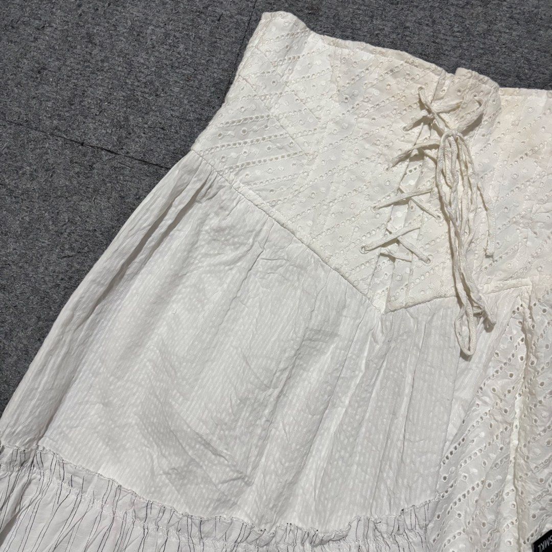 Snidel Ruffled Lace Stitching Long Skirt (Category: Skirts) located in Cavite. Submitted by gemsouttanowhere (Listing ID 1466655516, Image 3). Description: Size 0 24-28 Waistline 35 Length Like new!.
