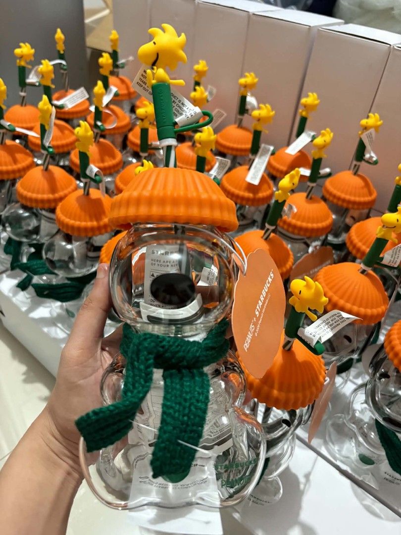 SNOOPY STARBUCKS AND AHJUMMA COLD CUP (Category: Water Bottles & Tumblers) located in Taguig. Submitted by janwatz (Listing ID 1466567818, Image 1). Description: 📍2500 (snoopy glass) 📍2700 (ahjumma glass) 📍650 (totebag keyring) 📍ONHAND 📍ALL ITEMS ARE PURCHASED IN STARBUCKS KOREA 📍LOCATION: FORT BONIFACIO TAGUIG -kindly message for your orders and inquiries..