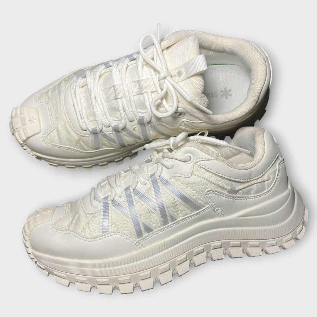 Snow Peak - Hiking Lander Sneakers (Category: Sneakers) located in Los Banos. Submitted by declutterking (Listing ID 1466663641, Image 2). Description: Size 6 (24 cm) • Pair only Good as new condition Authentic.